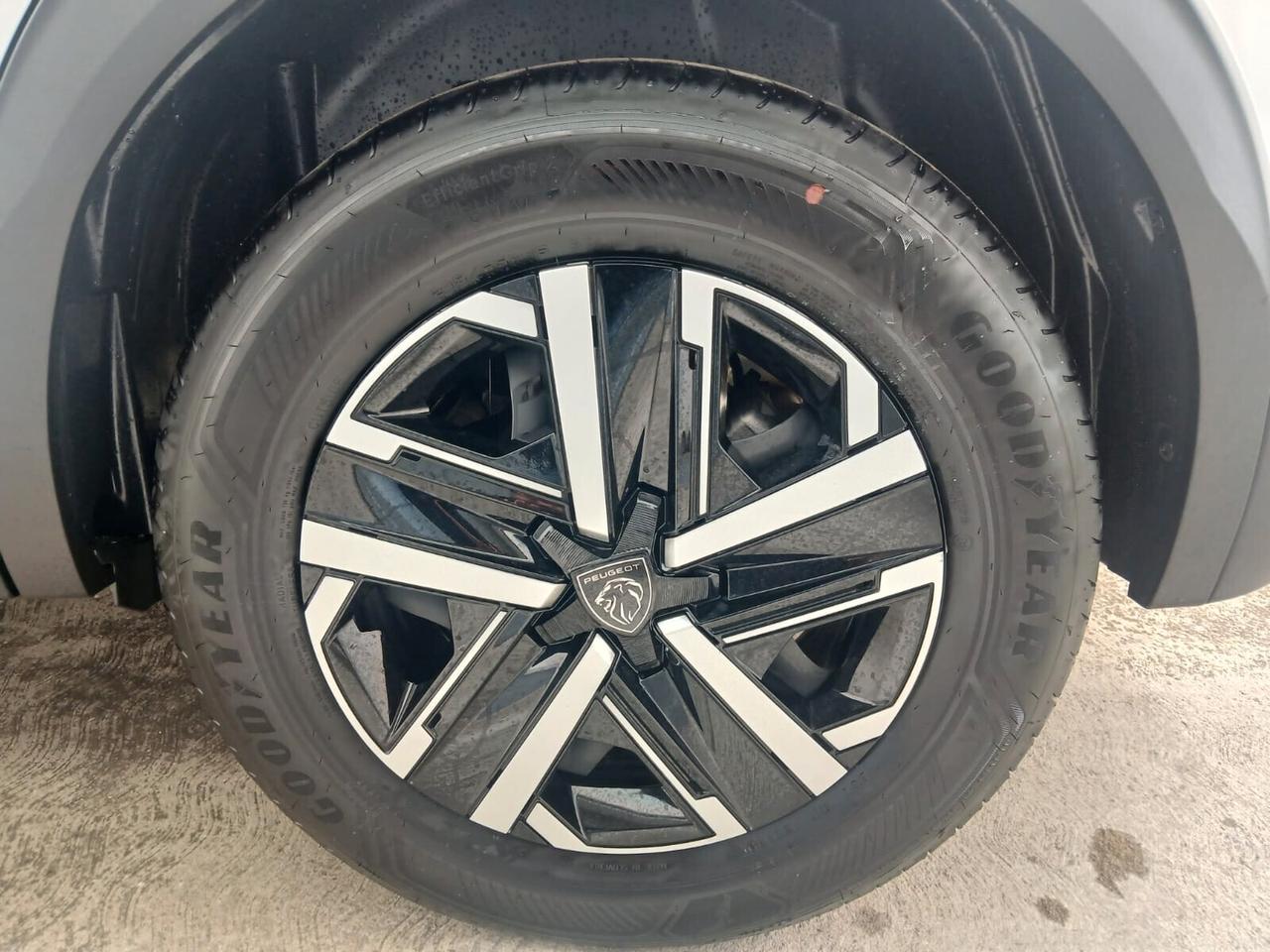 Peugeot 2008 Hybrid 145 e-DCS6 Style