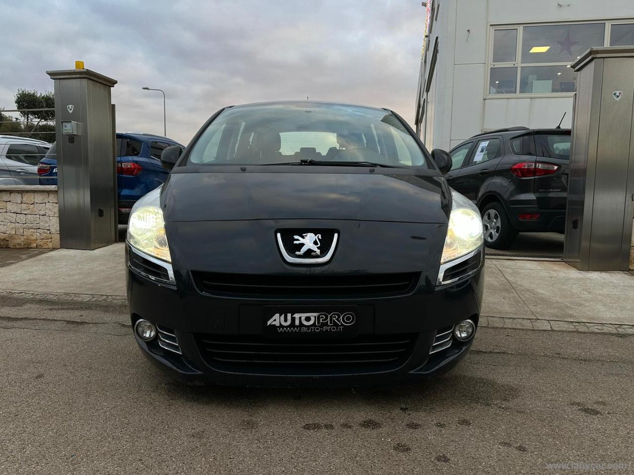 PEUGEOT 5008 1.6 HDi 110 CV Tecno