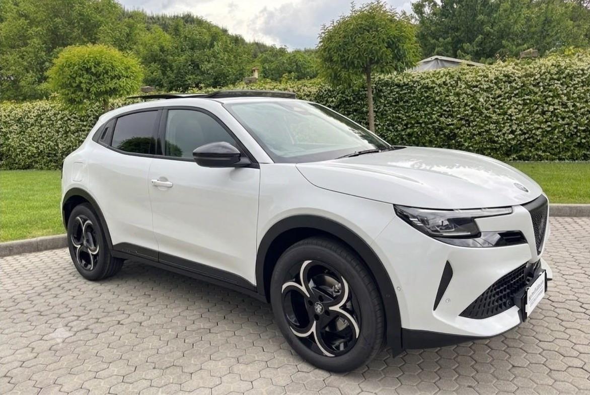 Alfa Romeo Junior 1.2 HYBRID 145cv edct6 TETTO PANORAMICO APRIBILE