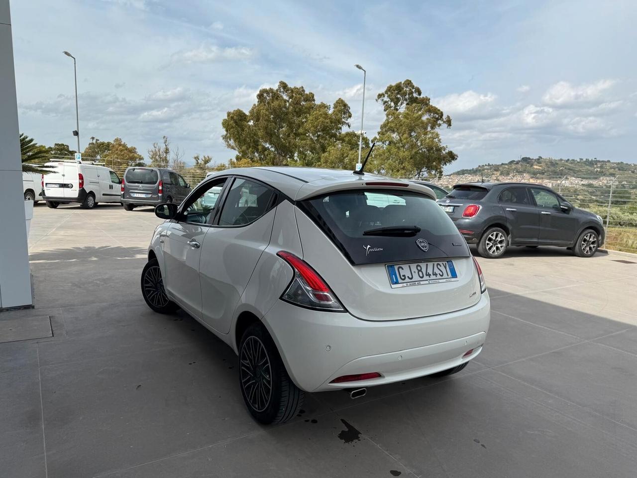 Lancia Ypsilon 1.0 FireFly 5 porte S&S Hybrid Gold