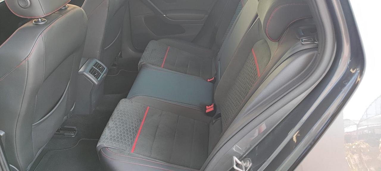 Volkswagen Golf GTI Performance 2.0 245 CV TSI DSG 5p.