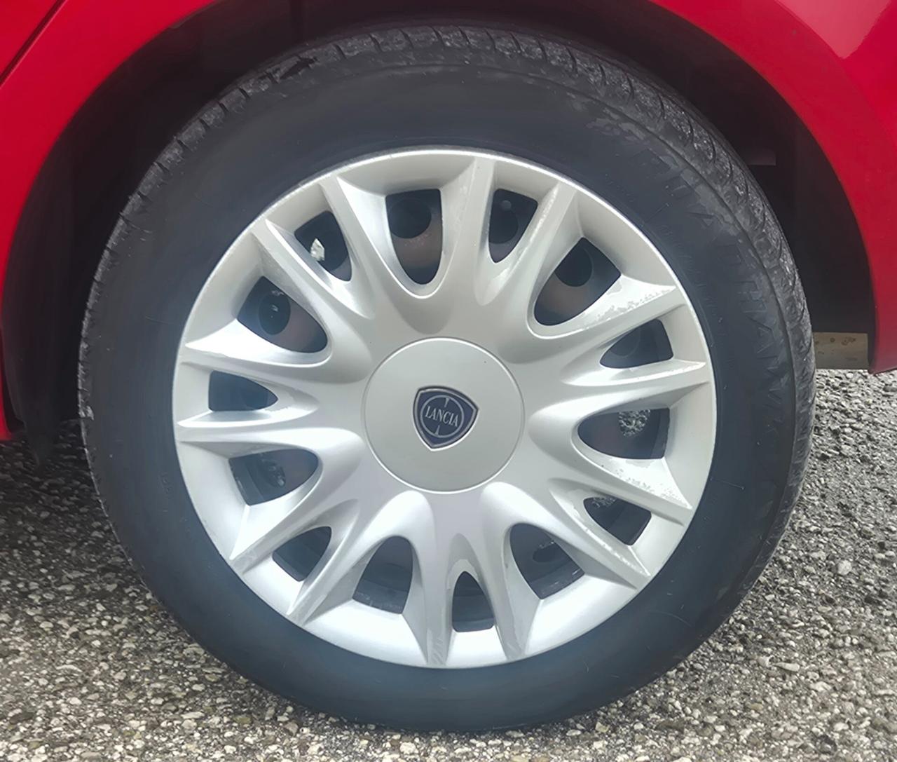 Lancia Ypsilon 1.2 69 CV 5 porte GPL Ecochic Silver