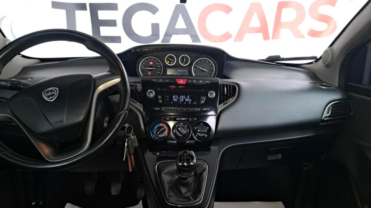 Lancia Ypsilon 1.2 69 CV 5 porte S&S Silver