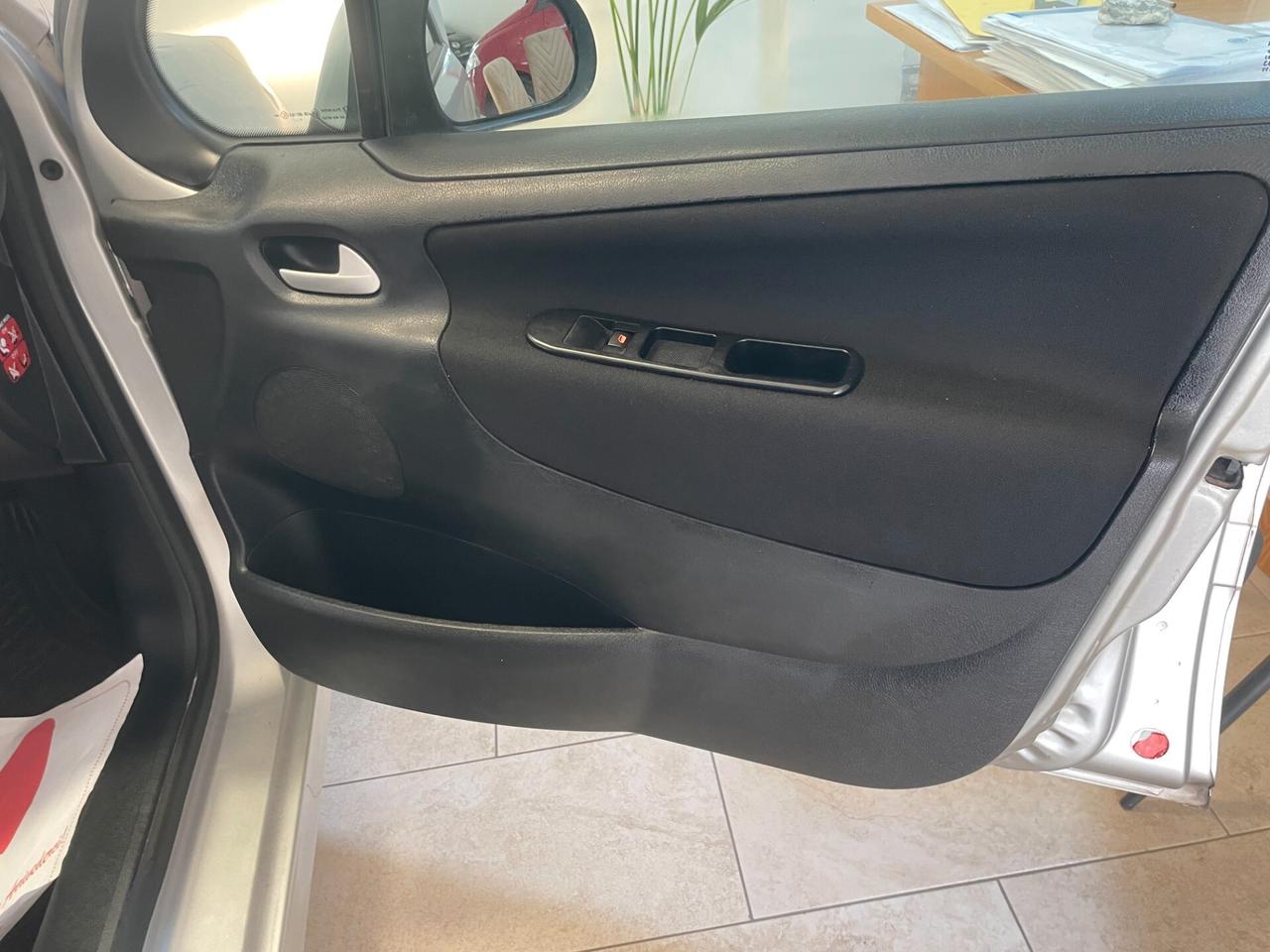 Peugeot 207 1.4 HDi 70CV X Line FULL TAGLIAND NEOPATENTATI