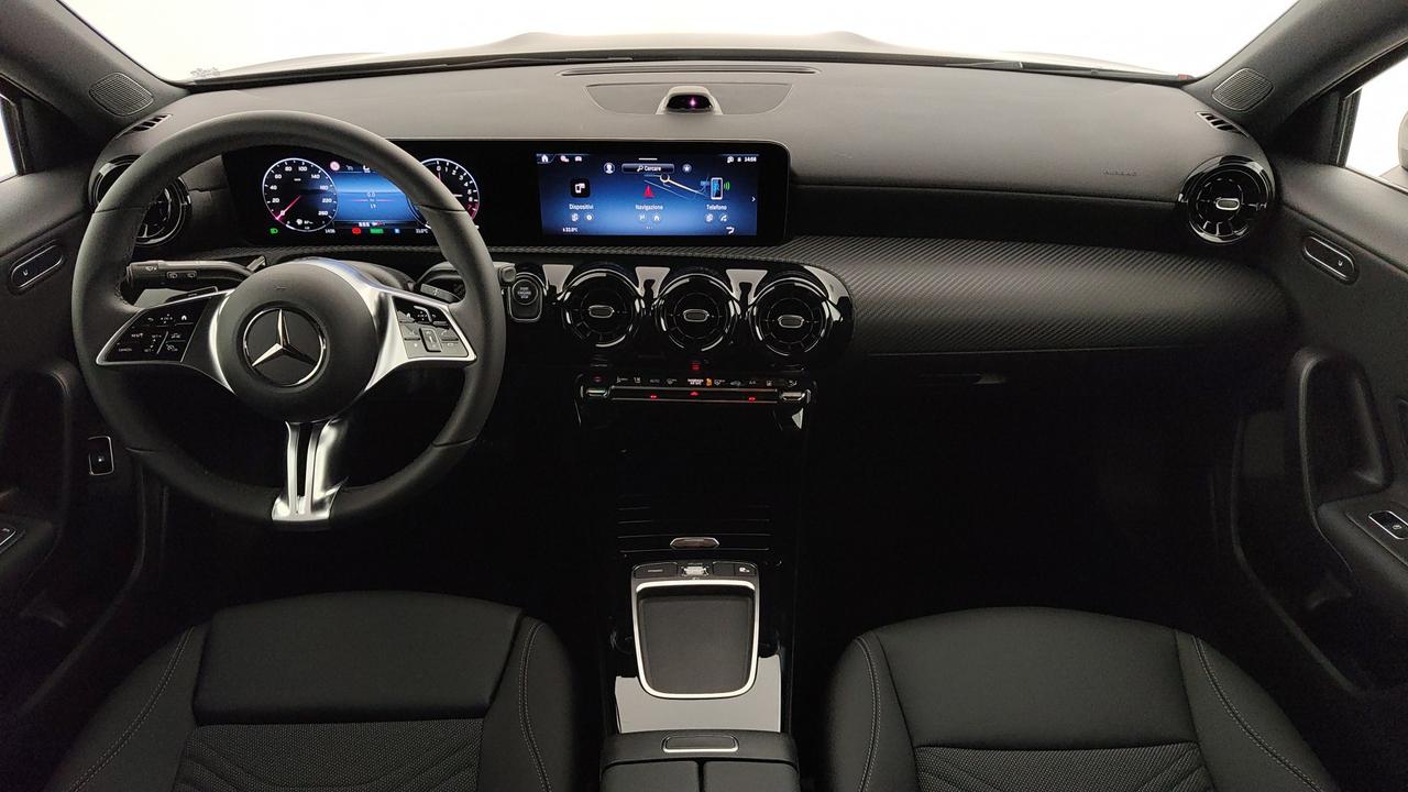Mercedes-Benz A 250 e con tecnologia ibrida EQ
