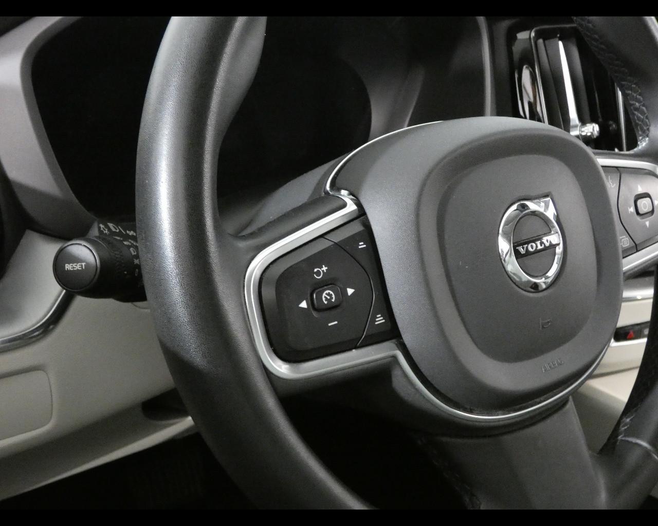 VOLVO XC60 (2017-->) - XC60 B4 (d) automatico Plus Bright