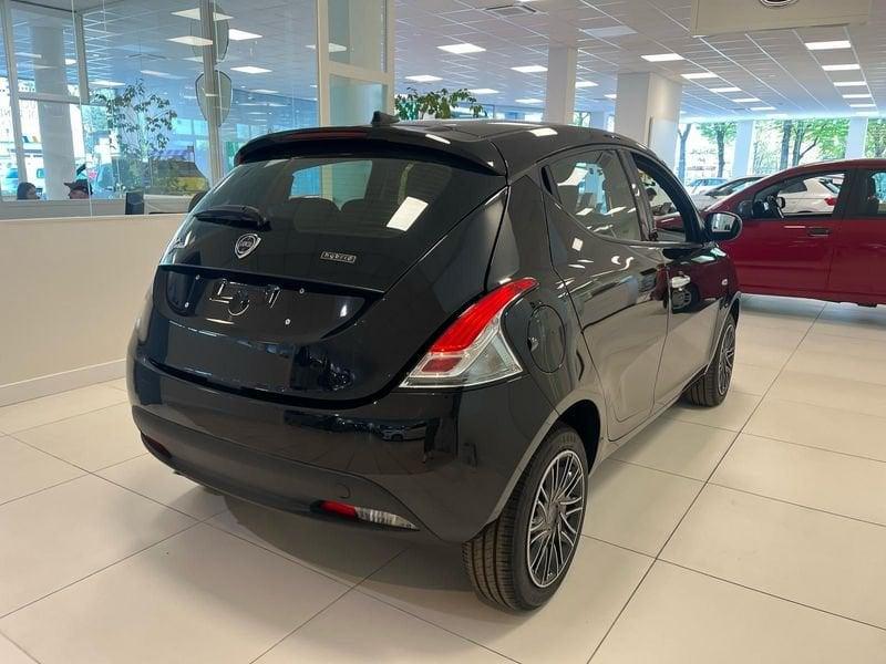 Lancia Ypsilon 1.0 FireFly 5 porte S&S Hybrid Silver Plus
