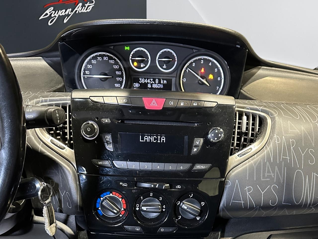 Lancia Ypsilon 0.9 TwinAir 85 CV 5 porte Metano Ecochic ELEFANTINO