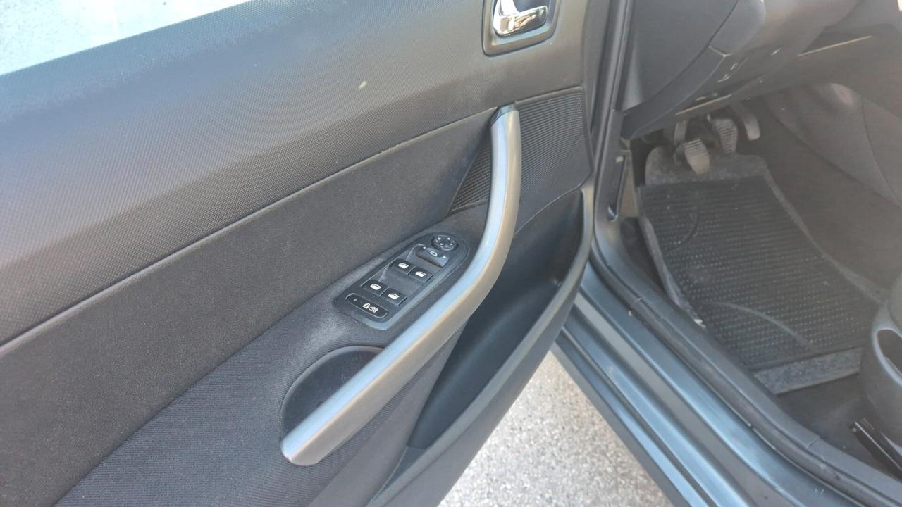 Peugeot 308 1.6 HDi 90CV 5p. Tecno