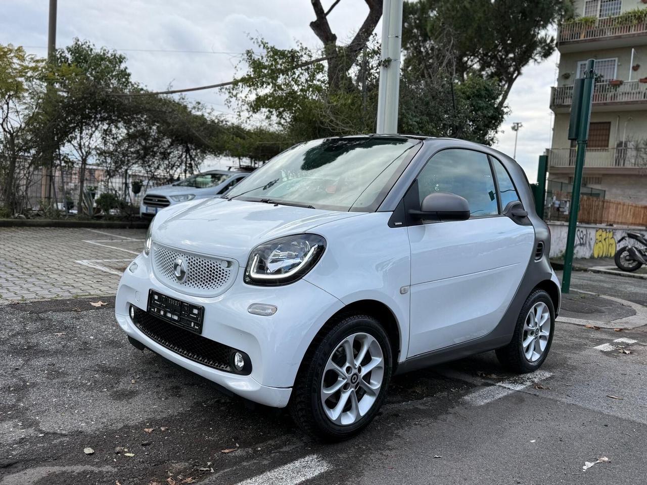 Smart ForTwo 1.0 71cv Coupe Clima cambio Auto Full led tetto panoramico