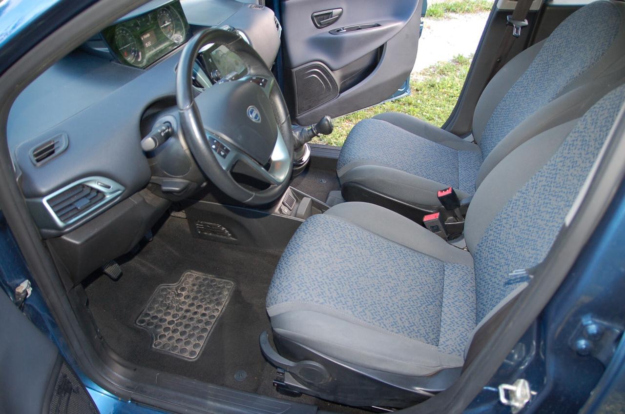 Lancia Ypsilon 1.0 FireFly 5 porte S&S Hybrid Gold Plus