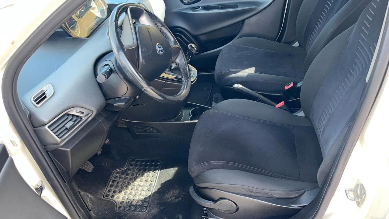 Lancia Ypsilon 1.3 MJT 16V 95 CV 5 porte S&S Silver