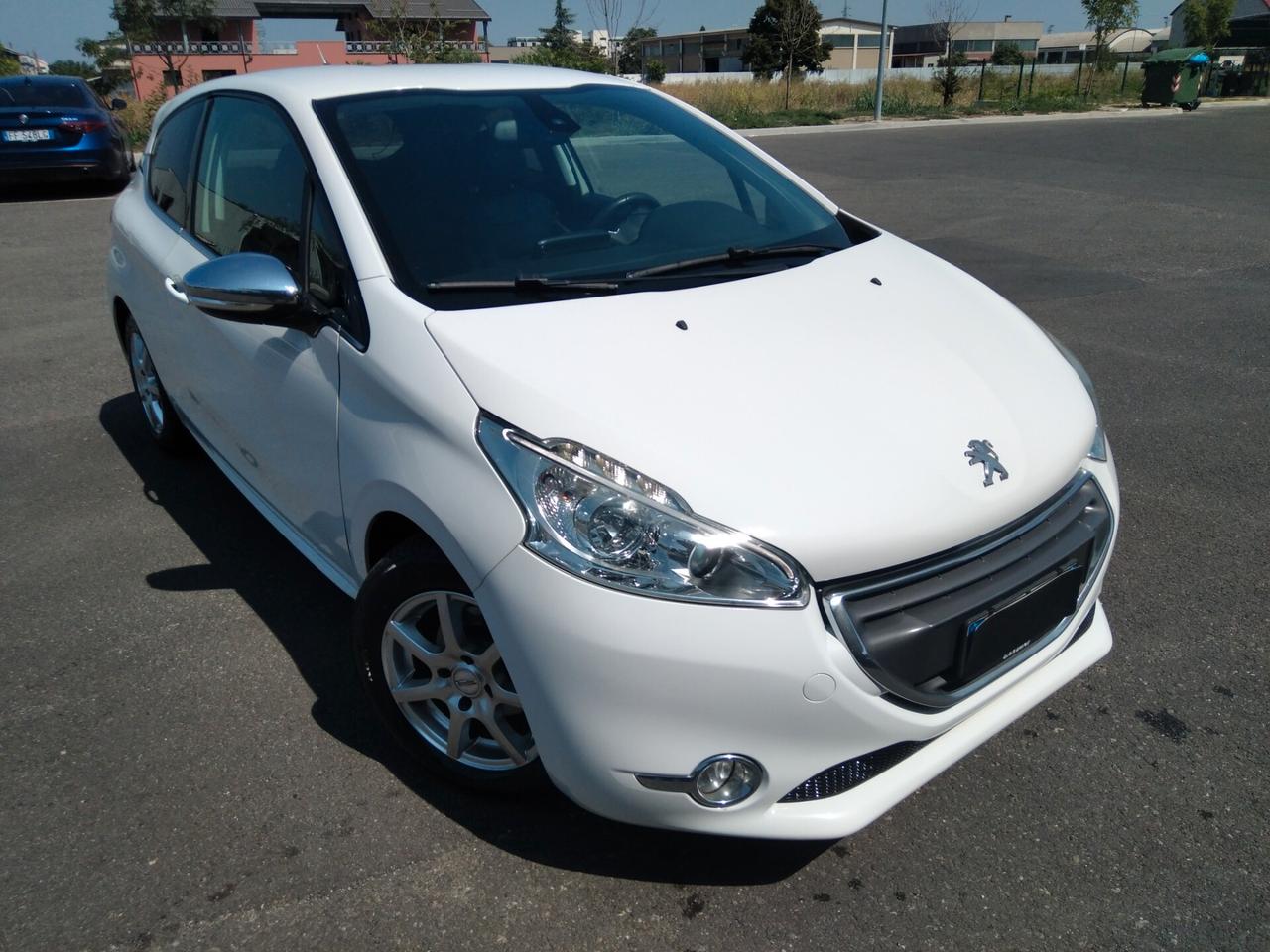 Peugeot 208 1.6 e-HDi 115 CV Stop&Start 3 porte Allure 6marce