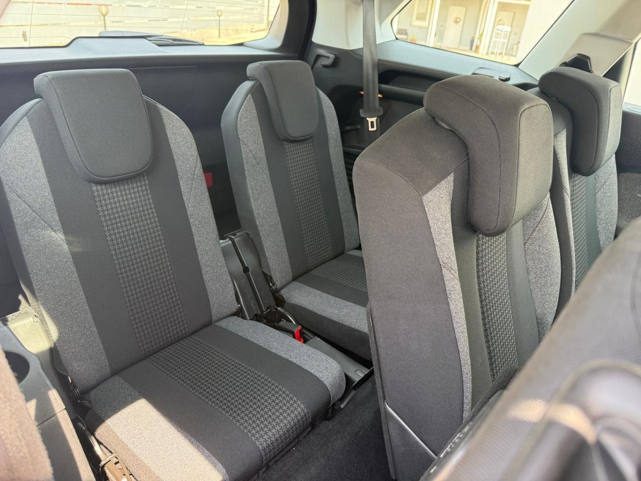 Peugeot 5008 7 POSTI