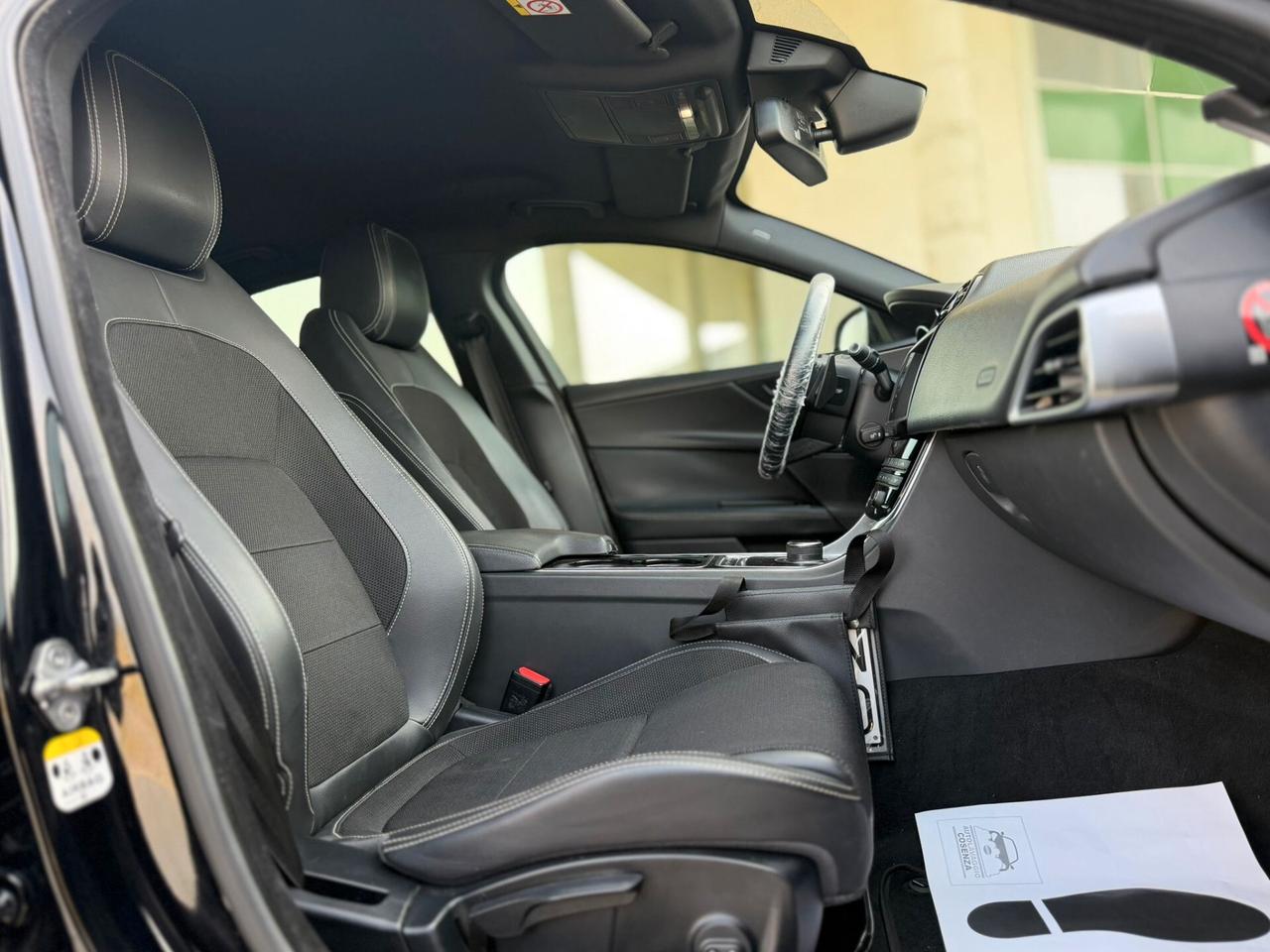 Jaguar XE 2.0 D Turbo 180 CV AWD aut. R-Sport