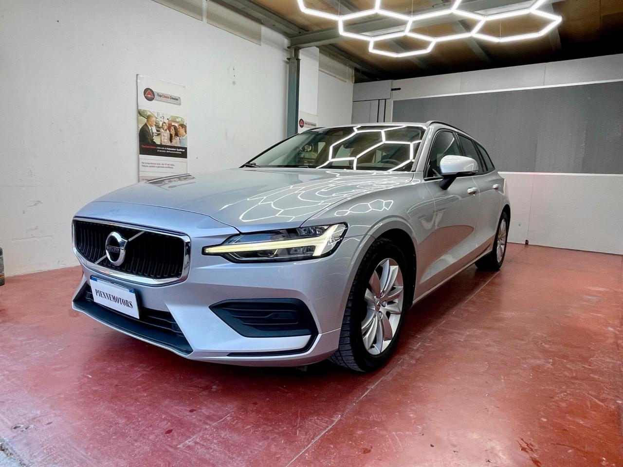 Volvo V60 B4 2.0d IVA ESPOSTA TAGLIANDI UFFICIALI VOLVO