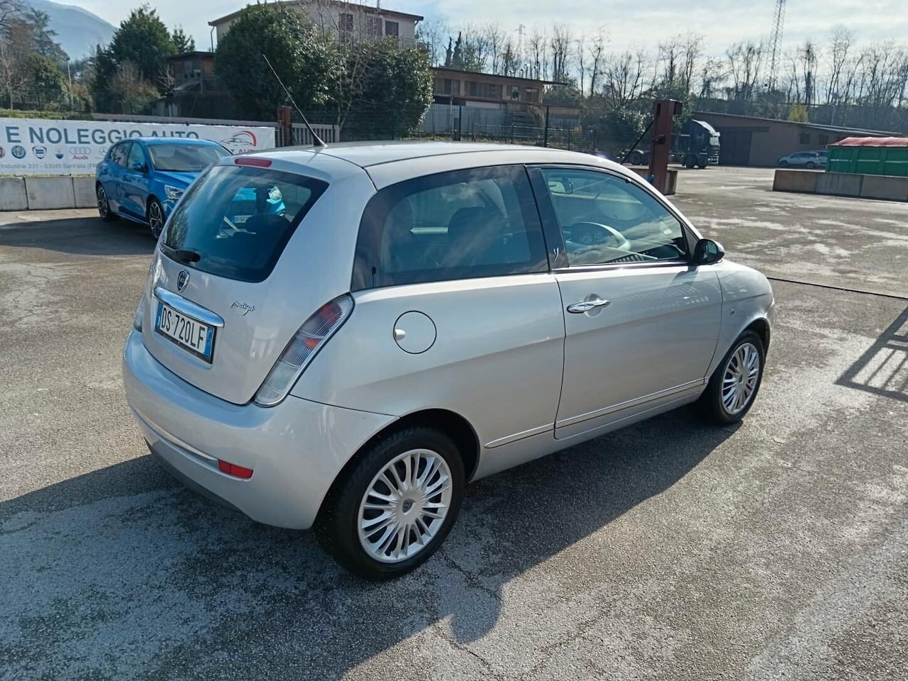 Lancia Ypsilon 1.3 MJT 75 CV Argento