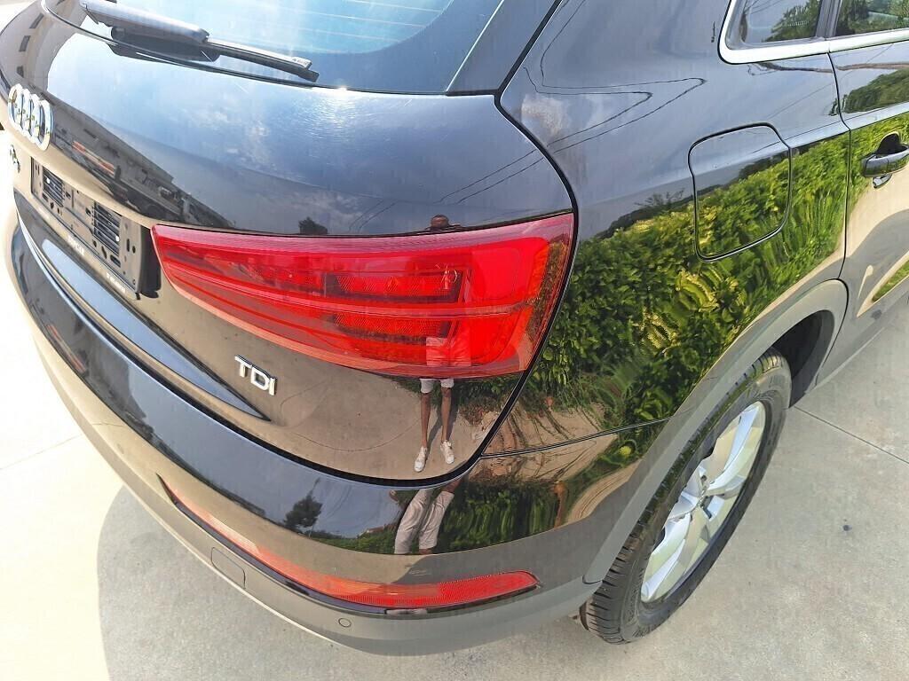 Audi Q3 2.0 TDI 120 CV Sport Navigatore Fari Led.