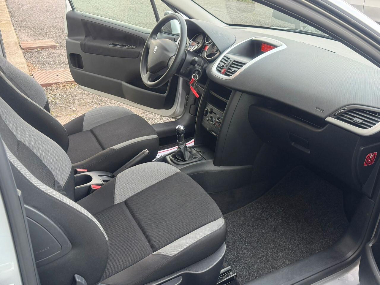 Peugeot 207 1.4 8V 75CV 3p. X Line