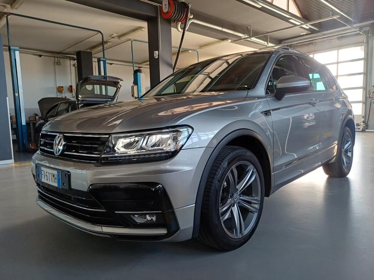 Volkswagen Tiguan 2.0 TDI 150cv DSG 4MOTION R-Line Business