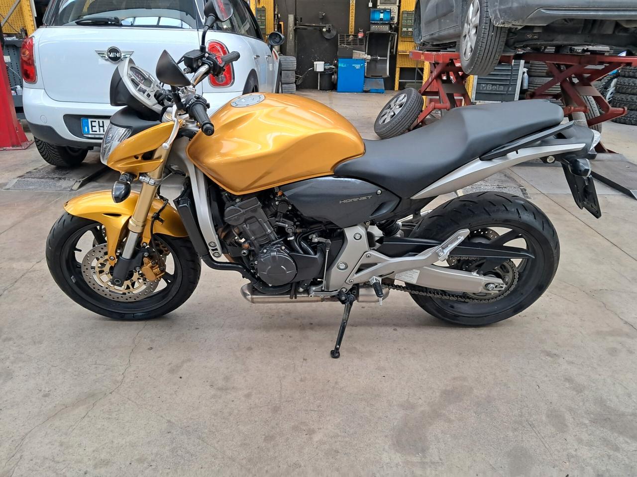 Honda Hornet 600 km 7900