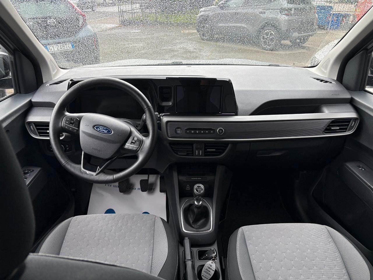 Ford Tourneo Courier 1.0 EcoBoost Titanium