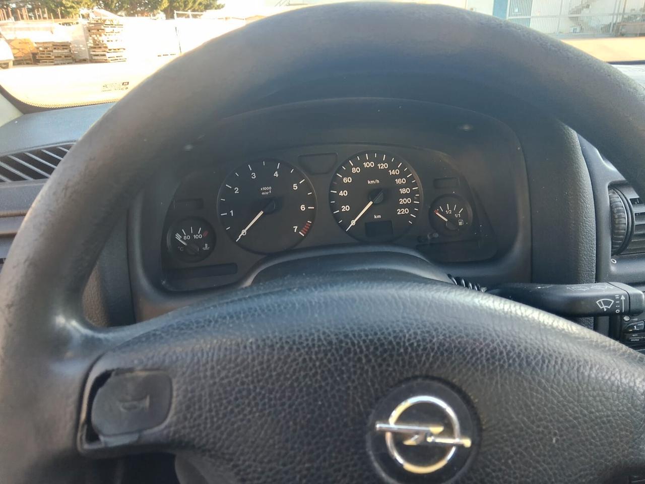 Opel Astra 1.4i 16V cat 5 porte GPL