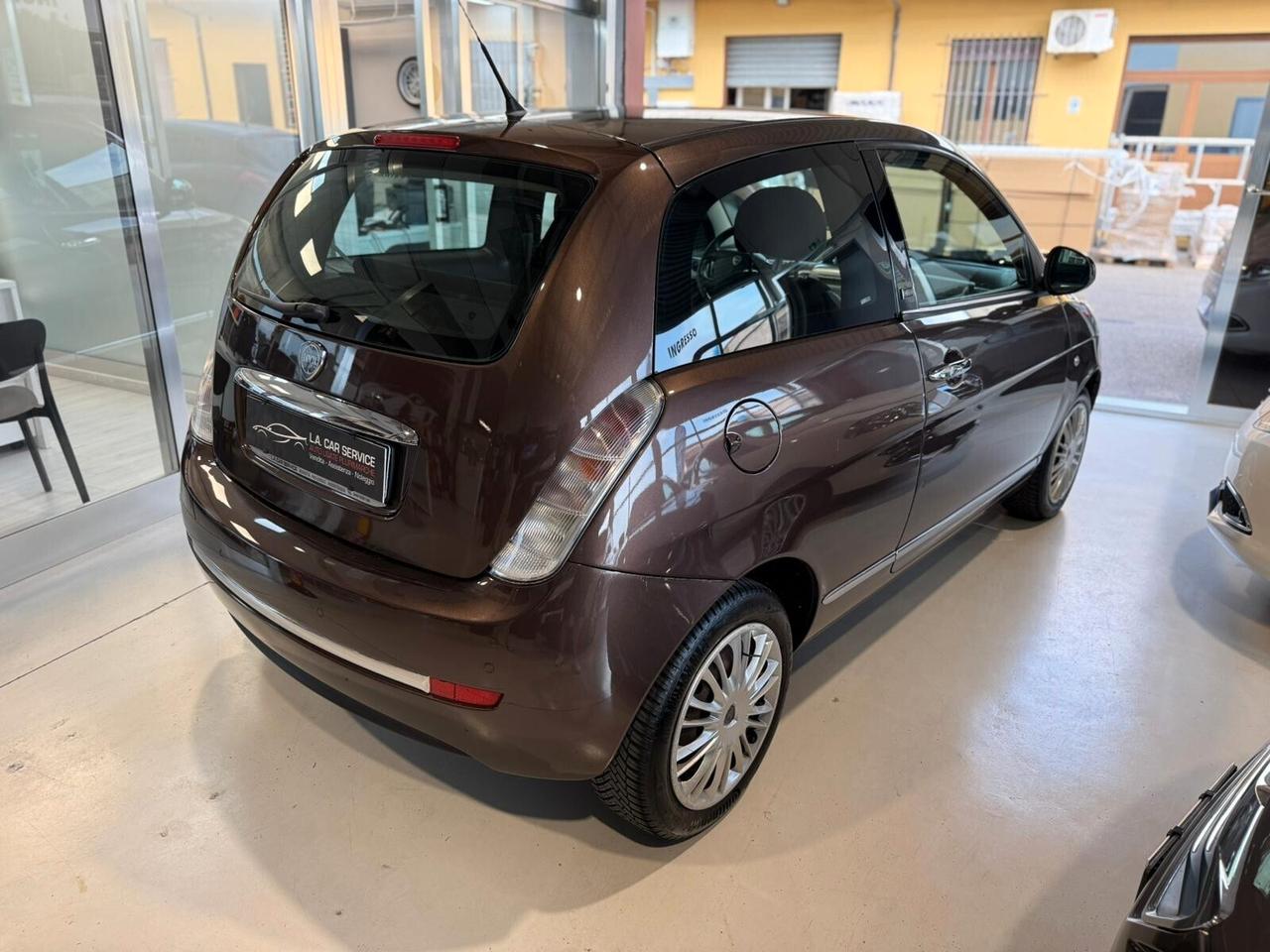 Lancia Ypsilon 1.3 MJT 75 CV Diva