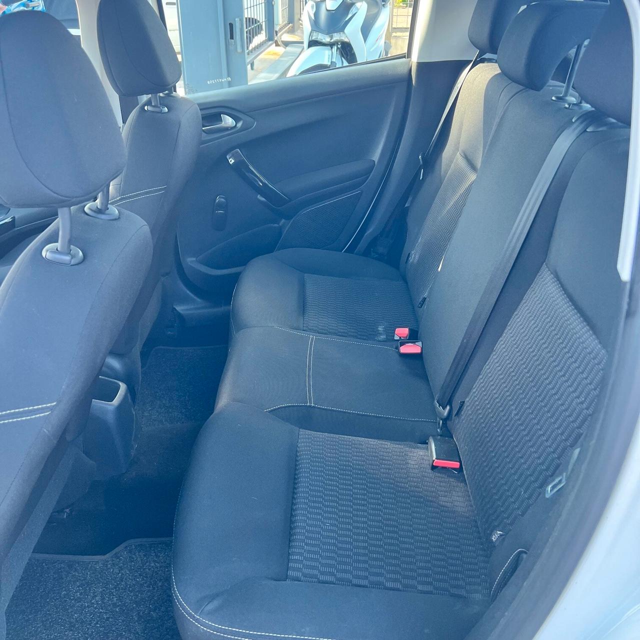 Peugeot 208 PureTech 82 5 porte Allure