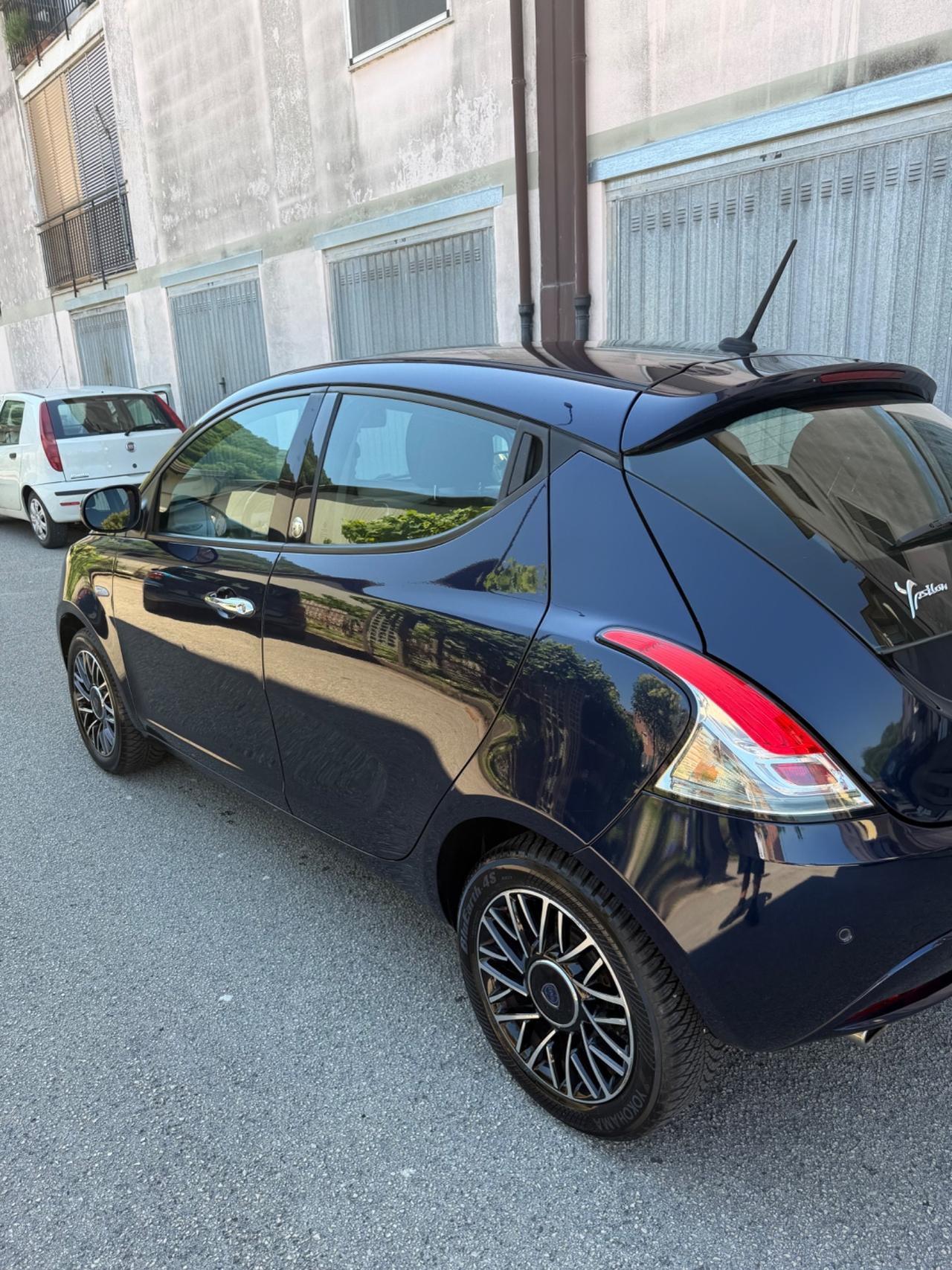 Lancia Ypsilon 1.2 69 CV 5 porte GPL Ecochic Elefantino Blu