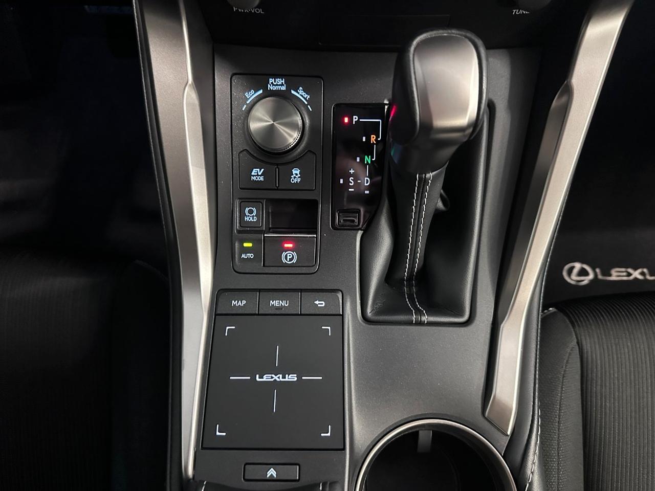 Lexus NX 300h 2.5 Business 2wd cvt