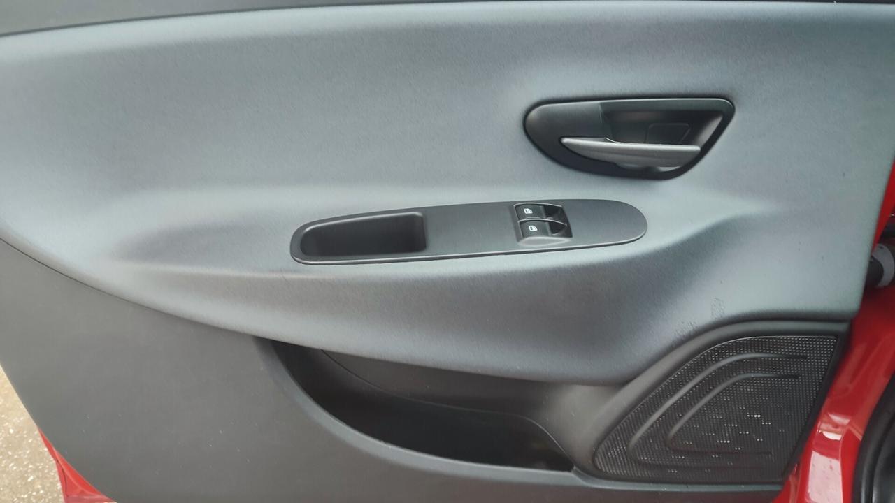 Lancia Ypsilon 1.2 69 CV 5 porte Silver