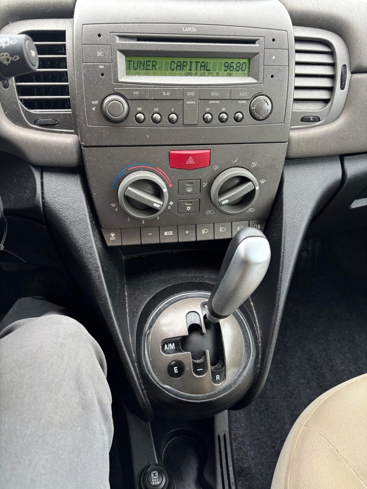 Lancia Ypsilon 1.2 16V Platino cambio automatico