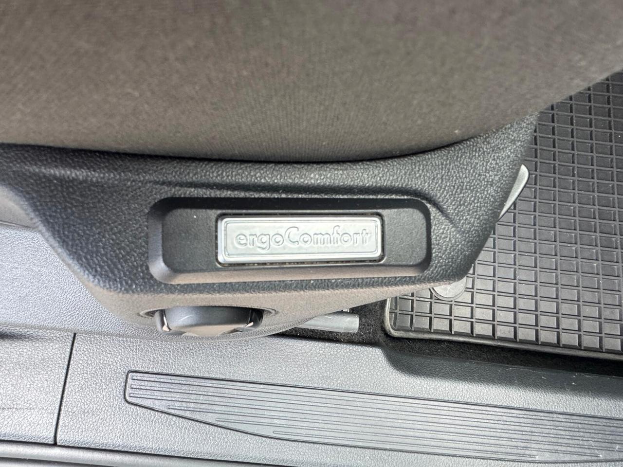 Volkswagen Caddy 2.0 TDI 102 CV Kombi Business