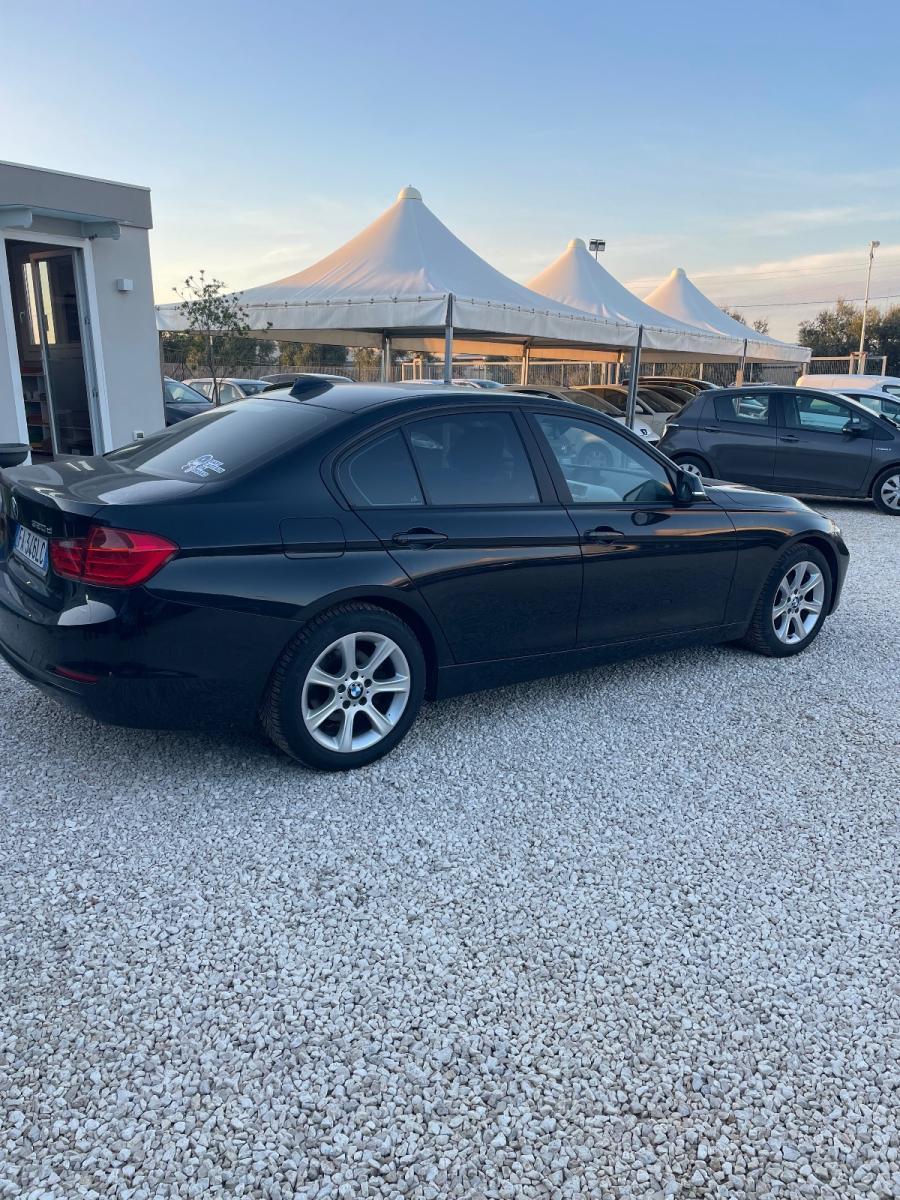 BMW - Serie 3 - 320d Luxury