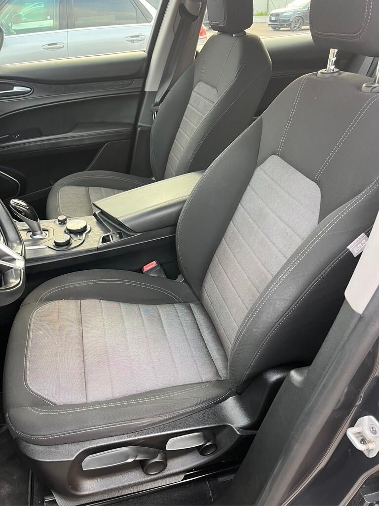 Alfa Romeo Stelvio 2.2 Turbodiesel 210 CV AT8 Q4 Business IVA DETRAIBILE