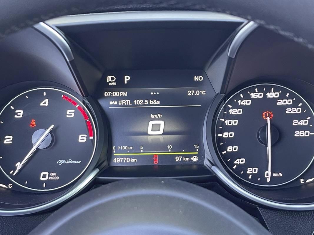 Alfa Romeo Giulia 2.2 Turbodiesel 190 CV AT8 B-Tech Blak Edition Pak esterno Veloce "Cerchi da 19°-Pinze Brembo gialle