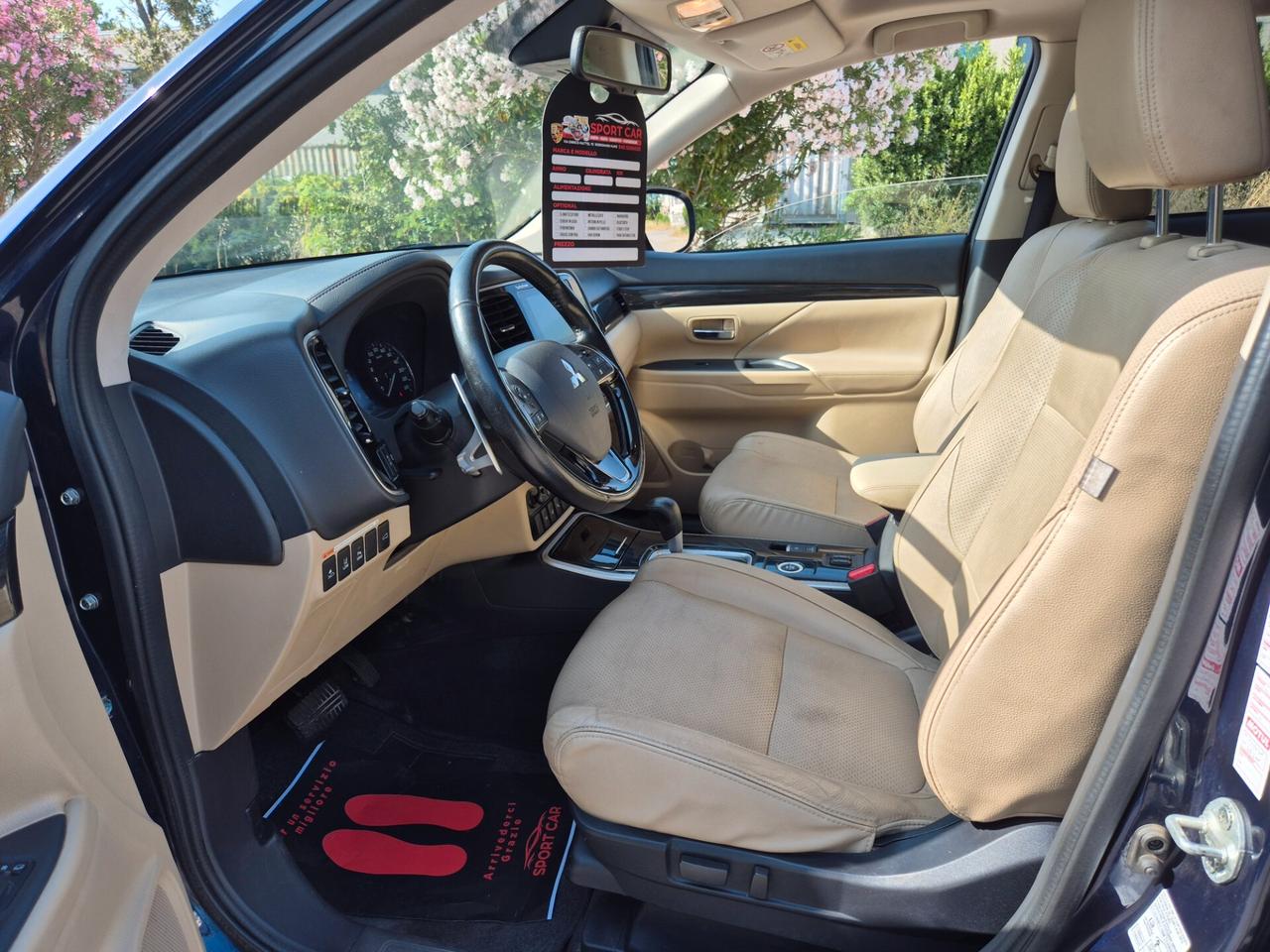 Mitsubishi Outlander 2.2 DI-D 4WD Instyle Plus SDA 7 posti