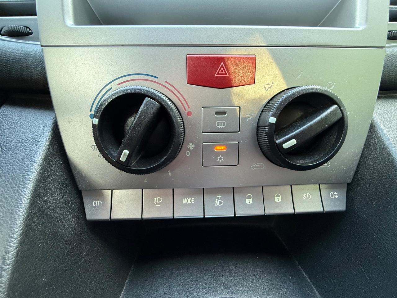 Lancia Ypsilon 1.2 69 CV Unyca