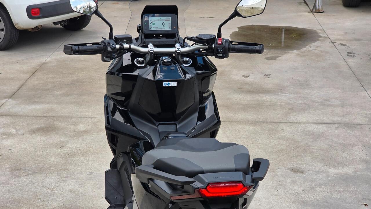 Honda X-ADV 750 ANNO 2025 5.000KM GARANZIA UFFICIALE