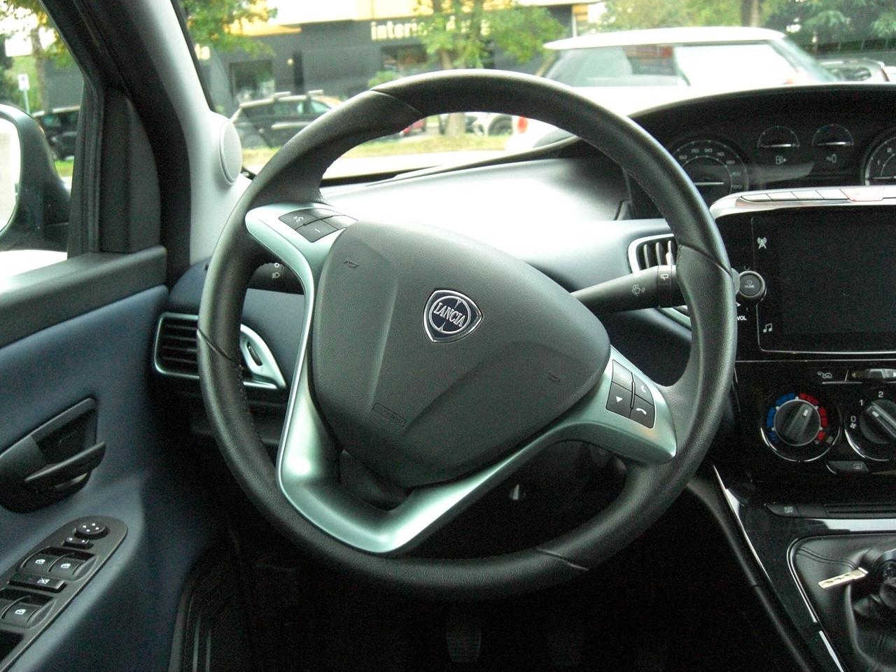 Lancia Ypsilon 1.0 FireFly 5 porte S&S Hybrid Platino