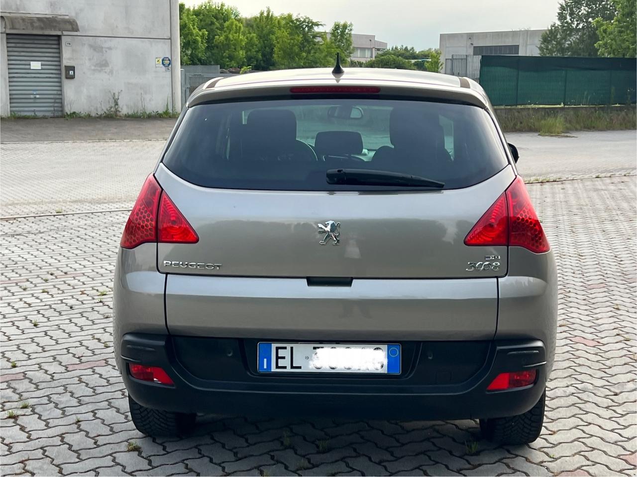 Peugeot 3008 1.6 e-HDi 112CV cambio robotizzato S.&S. Business