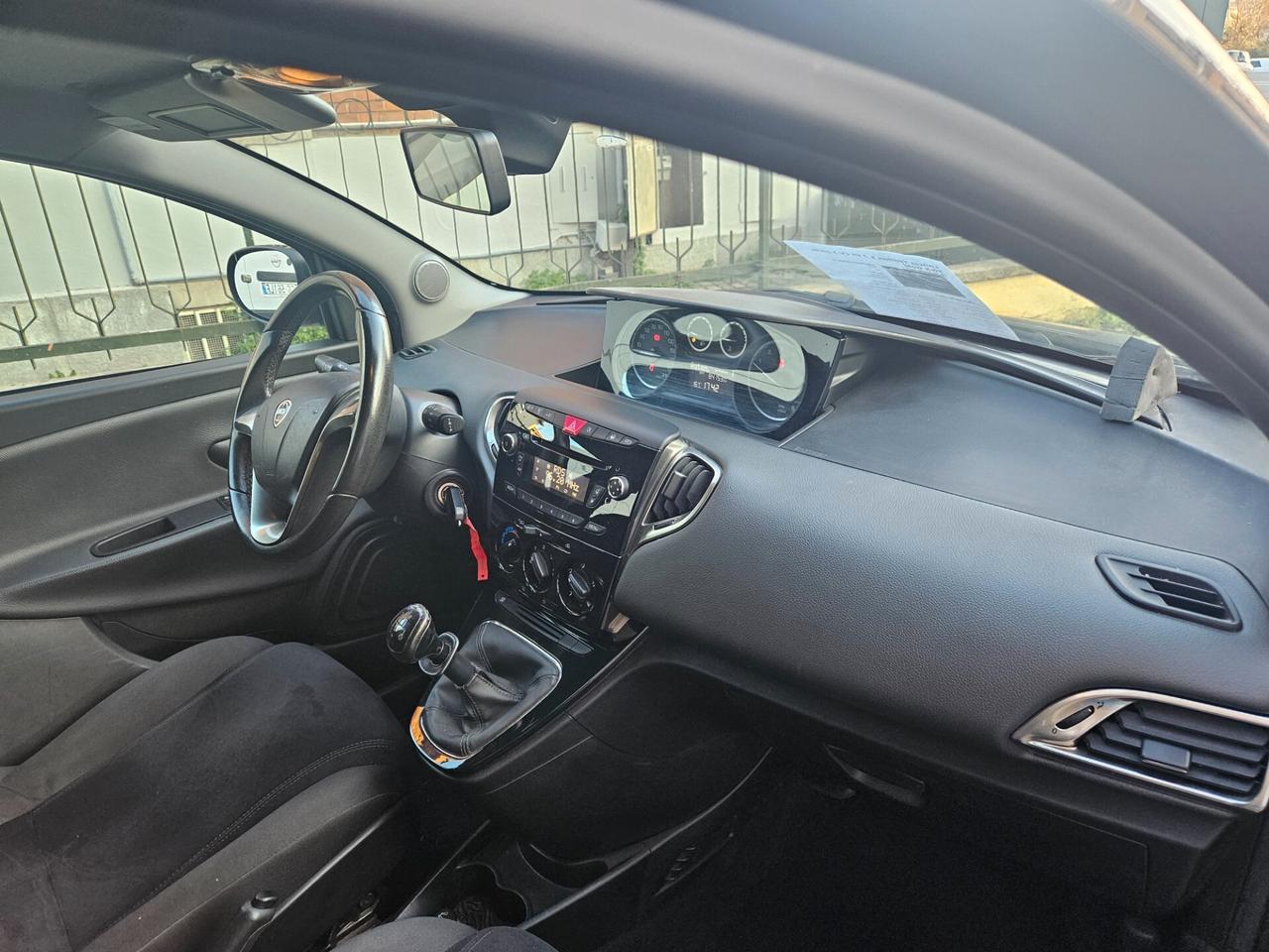 Lancia Ypsilon 1.2 69 CV 5 porte S&S Gold