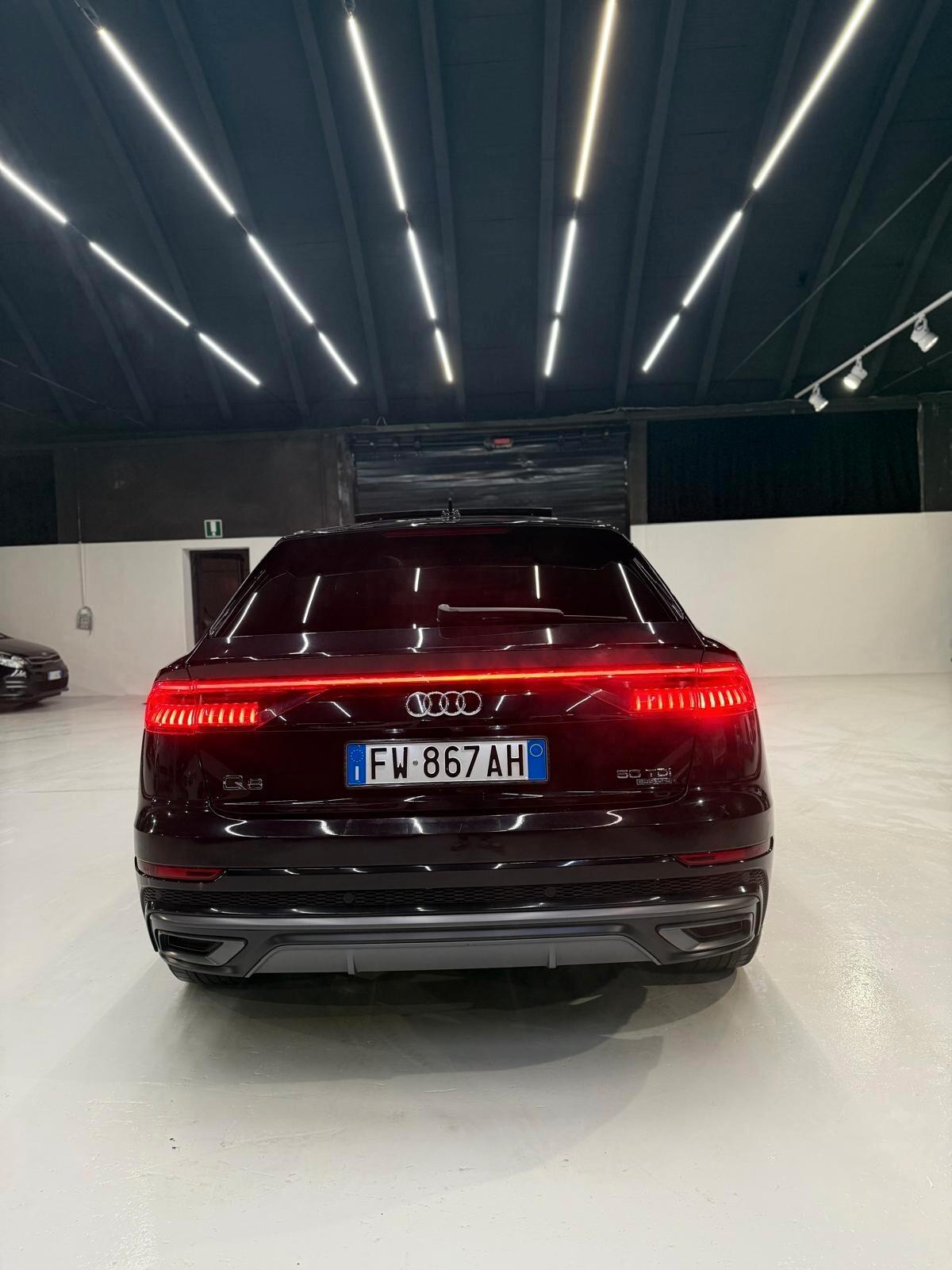 Audi Q8 50 SLINE