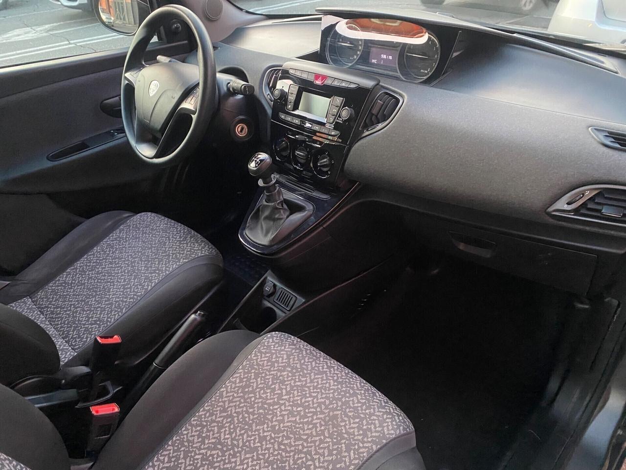 Lancia Ypsilon 1.0 5 porte Hybrid Ecochic Gold