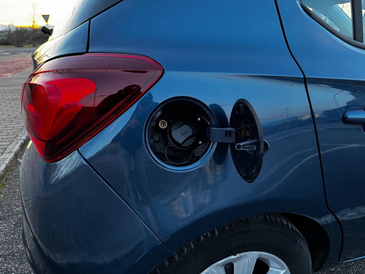 Opel Corsa 1.4 90CV GPL Tech 5 porte b-Color