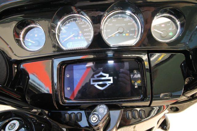 HARLEY-DAVIDSON FLHX Street Glide CRUISER