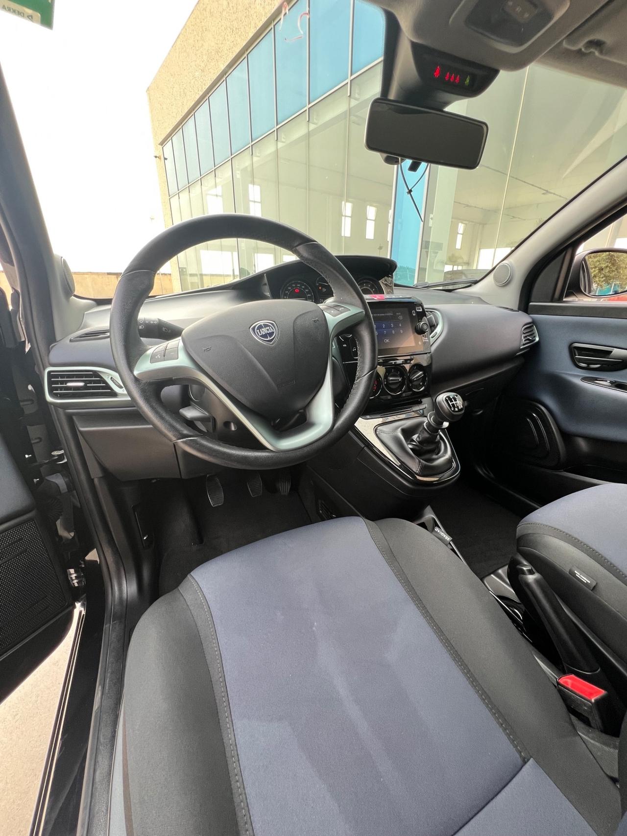 Lancia Ypsilon 1.0 69CV Hybrid Gold - possibilità noleggio no scoring