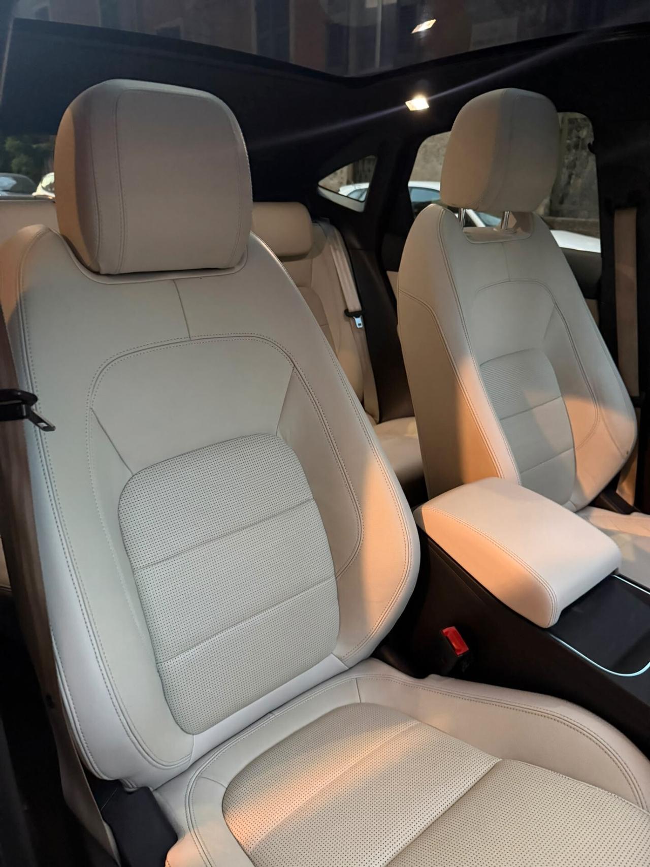 Jaguar E-Pace 2.0D 240 CV AWD aut. R-Dynamic SE