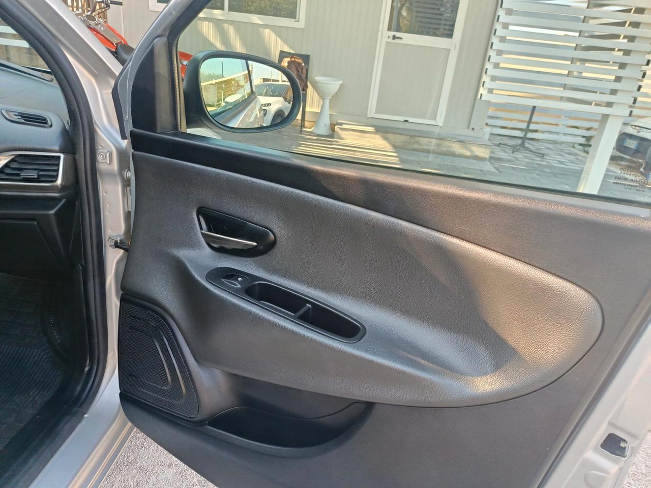 Lancia Ypsilon 1.2 69 CV 5 porte Silver